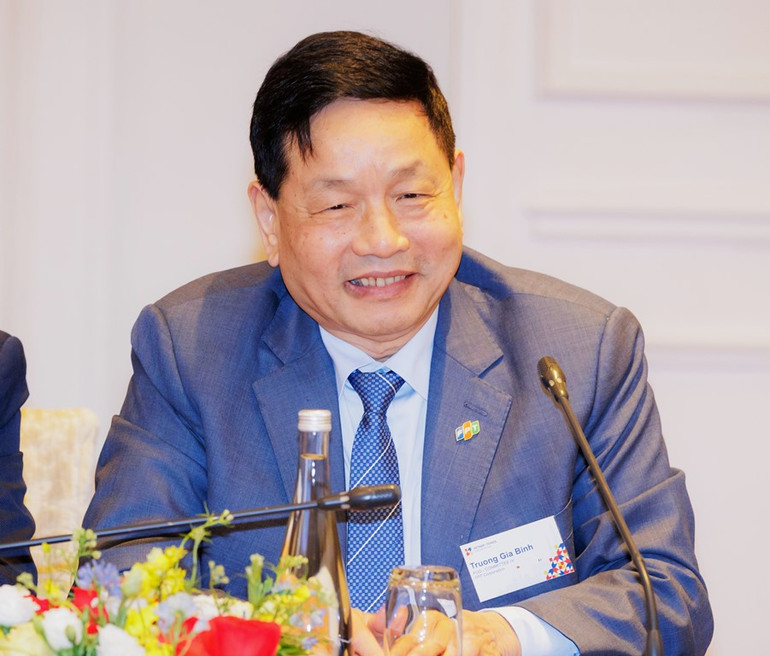 Chủ tịch HĐQT FPT đề xuất chiến lược “đồng hiện diện” với các doanh nghiệp Pháp.