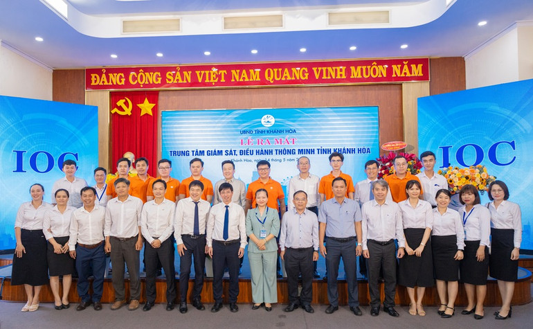Các đại biểu tham dự Lễ ra mắt Trung tâm Giám sát, điều hành thông minh tỉnh Khánh Hòa.