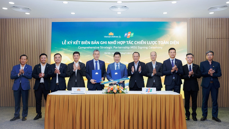 Lễ ký kết biên bản ghi nhớ Hợp tác chiến lược toàn diện giữa FPT và Vietnam Airlines.