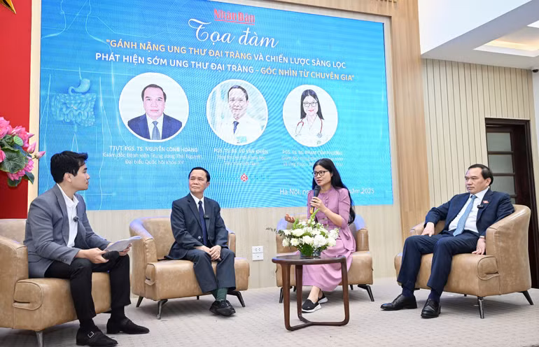 Các diễn giả tham dự Tọa đàm Chiến lược sàng lọc, chẩn đoán và điều trị ung thư đại trực tràng tại Việt Nam. Các diễn giả tham dự Tọa đàm Chiến lược sàng lọc, chẩn đoán và điều trị ung thư đại trực tràng tại Việt Nam.