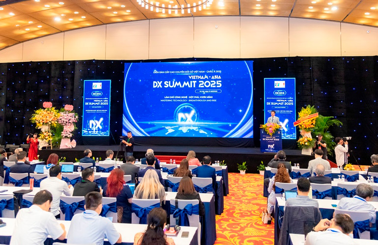 Toàn cảnh phiên khai mạc Diễn đàn cấp cao Chuyển đổi số Việt Nam-châu Á 2025.