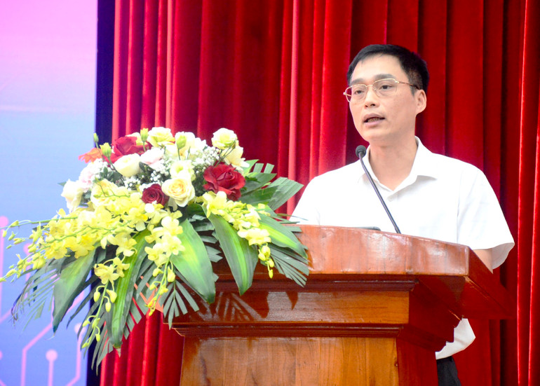 Ông Nguyễn Hoàng Cương, Trưởng Ban công nghệ bán dẫn Tập đoàn Viettel phát biểu. Ông Nguyễn Hoàng Cương, Trưởng Ban công nghệ bán dẫn Tập đoàn Viettel phát biểu.