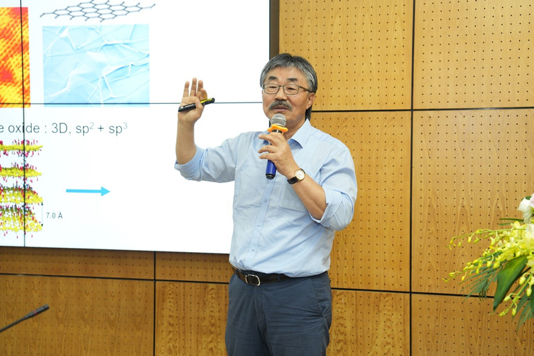 Giáo sư Lee Young Hee: "tôi vẫn tin rằng Việt Nam có cơ hội để phát triển ngành công nghiệp bán dẫn".