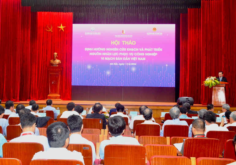 Toàn cảnh Hội thảo “Định hướng nghiên cứu Khoa học và Công nghệ và phát triển nguồn nhân lực phục vụ công nghiệp vi mạch bán dẫn Việt Nam”. Toàn cảnh Hội thảo “Định hướng nghiên cứu Khoa học và Công nghệ và phát triển nguồn nhân lực phục vụ công nghiệp vi mạch bán dẫn Việt Nam”.