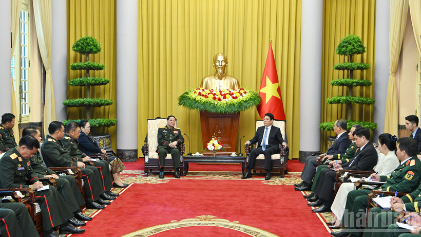 Chủ tịch nước Lương Cường tiếp Chủ nhiệm Tổng cục Chính trị Quân đội nhân dân Lào Vongsone Inpanphim.