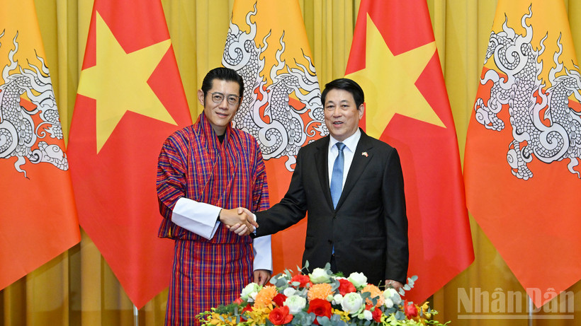 Chủ tịch nước Lương Cường và Quốc vương Bhutan Jigme Khesar Namgyel Wangchuck tại buổi hội đàm.