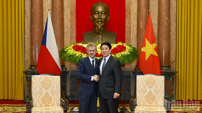 Chủ tịch nước Lương Cường và Chủ tịch Thượng viện Quốc hội Cộng hòa Séc Milos Vystrcil.