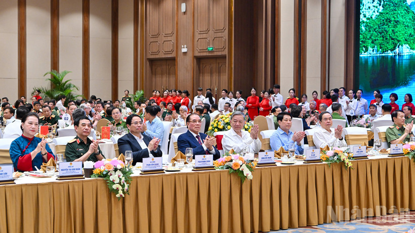 Tổng Bí thư Tô Lâm cùng các đồng chí lãnh đạo, nguyên lãnh đạo Đảng, Nhà nước dự buổi gặp mặt.