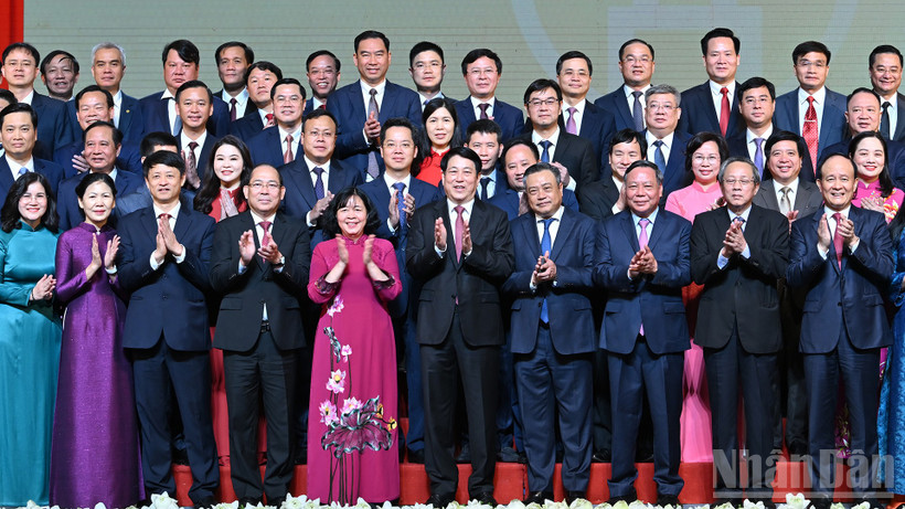 Chủ tịch nước Lương Cường và các đại biểu buổi lễ.