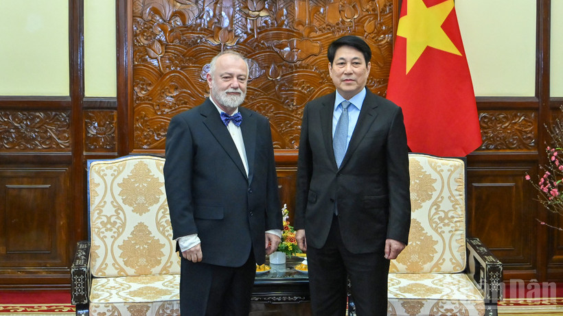 Chủ tịch nước Lương Cường và Đại sứ Cộng hòa Séc tại Việt Nam Hynek Kmonicek.