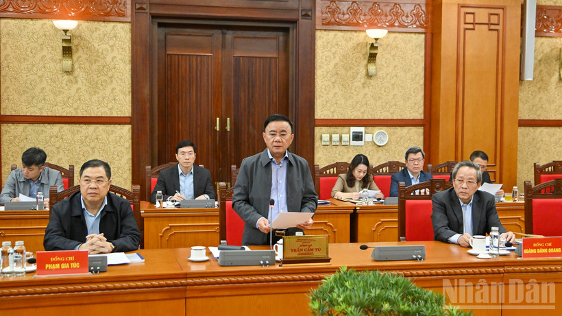 Thường trực Ban Bí thư Trần Cẩm Tú chủ trì cuộc họp.