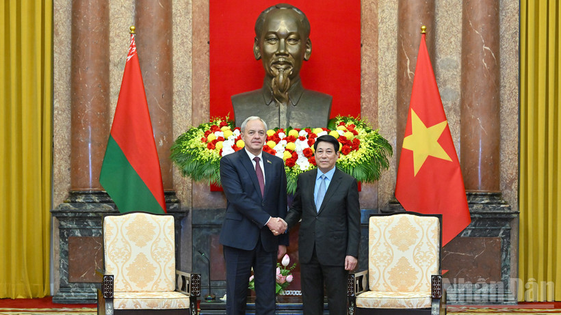 Chủ tịch nước Lương Cường và Chủ tịch Viện Đại biểu Quốc hội (Hạ viện) Cộng hòa Belarus Igor Sergeyenko.