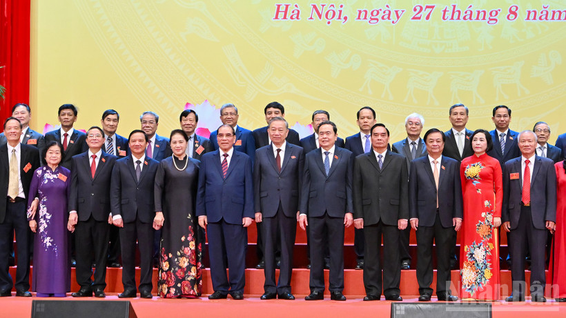 Tổng Bí thư Tô Lâm cùng các đồng chí lãnh đạo, nguyên lãnh đạo Đảng, Nhà nước và các đại biểu tại buổi gặp mặt.