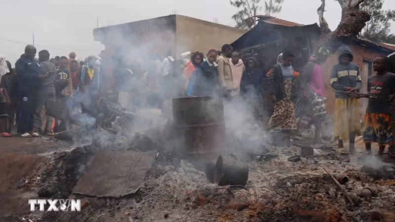 Hiện trường một vụ tấn công tại Beni, tỉnh Bắc Kivu, Cộng hòa Dân chủ Congo. (Ảnh: THX/TTXVN)