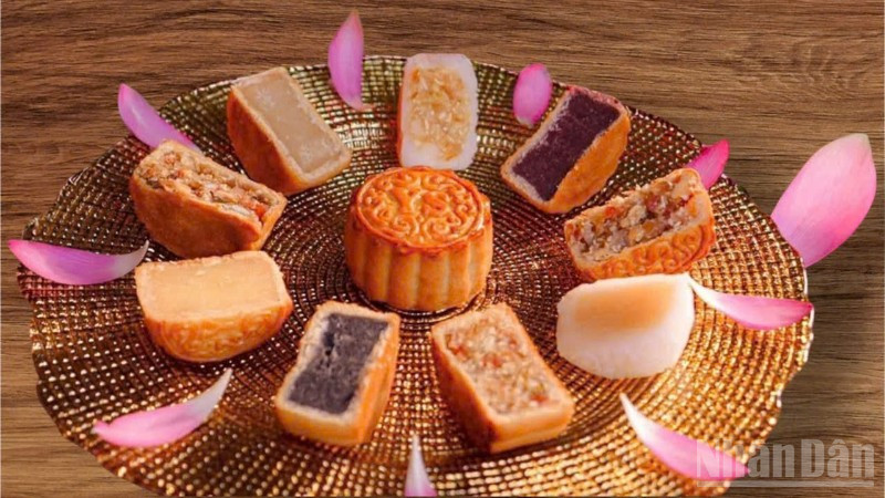 Bộ Y tế hướng dẫn cách chọn bánh trung thu bảo đảm an toàn thực phẩm. (Ảnh minh họa: THANH NGA)