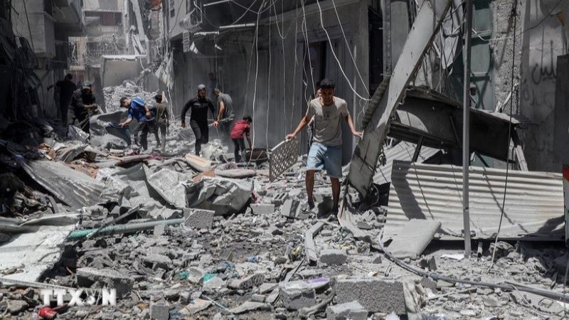 Cảnh đổ nát tại thành phố Gaza sau các cuộc không kích của Israel. (Ảnh: THX/TTXVN)