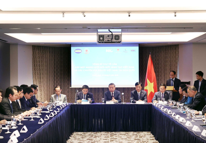 Tổng Bí thư Tô Lâm gặp mặt thành viên Mạng lưới Đổi mới sáng tạo Việt Nam và chuyên gia người Việt Nam tại Hàn Quốc. (Ảnh: Thống Nhất - TTXVN)