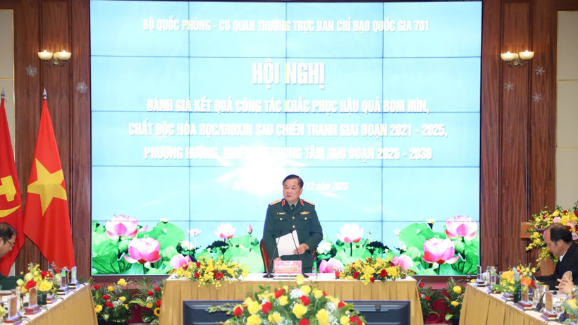 Thượng tướng Hoàng Xuân Chiến, Thứ trưởng Quốc phòng chủ trì hội nghị.