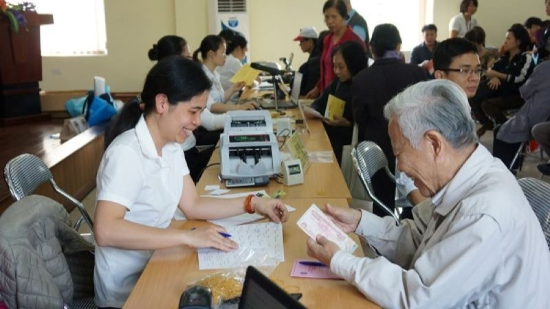 Cử tri kiến nghị người đủ 60 tuổi được hưởng trợ cấp hưu trí xã hội hằng tháng. (Ảnh minh họa)