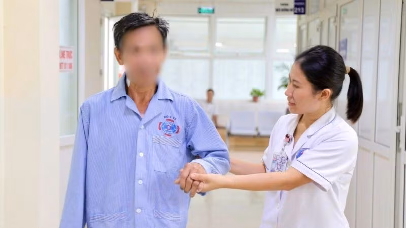 Bệnh nhân đã có thể đi lại, sinh hoạt nhẹ nhàng, ăn uống bình thường sau 3 ngày phẫu thuật.