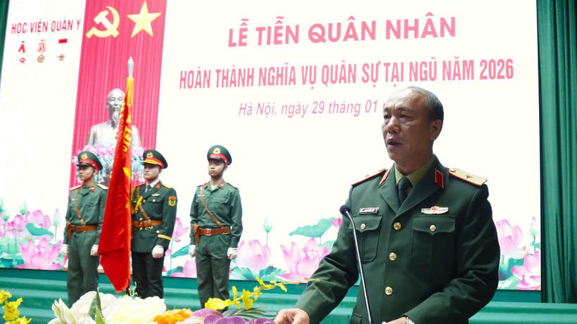 Thiếu tướng Phạm Đức Tiếp, Phó Giám đốc Học viện Quân y phát biểu tại buổi lễ.