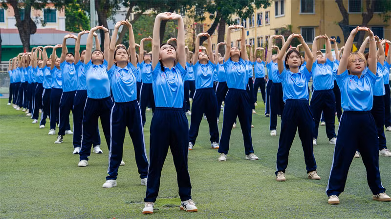 Các động tác trong bài tập dưỡng sinh - rèn luyện, nâng cao sức khỏe của sinh viên Học viện Y-Dược học cổ truyền Việt Nam.