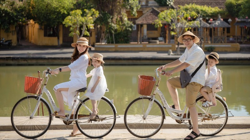 Hình ảnh gia đình sinh đủ 2 con đoạt Giải Nhì tại cuộc thi ảnh "Gia đình hai con - vẹn tròn hạnh phúc" do Chi cục Dân số Thành phố Hồ Chí Minh tổ chức. (Ảnh: Chi cục Dân số Thành phố Hồ Chí Minh)