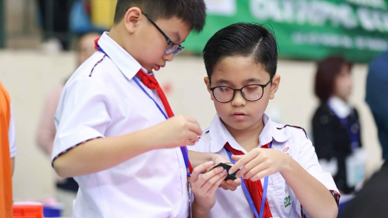 Có 90 đội thi xuất sắc nhất lọt vòng Chung kết HNUE Olympic STEM 2025. (ẢNH: THANH TÙNG)