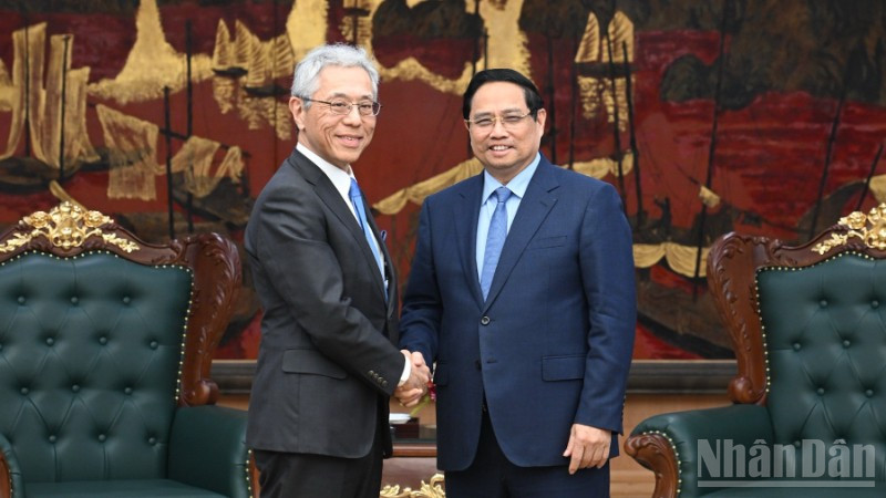 Thủ tướng Phạm Minh Chính và ông Hori Kenichi, Chủ tịch kiêm Tổng Giám đốc điều hành Tập đoàn Mitsui. (Ảnh: TRẦN HẢI)