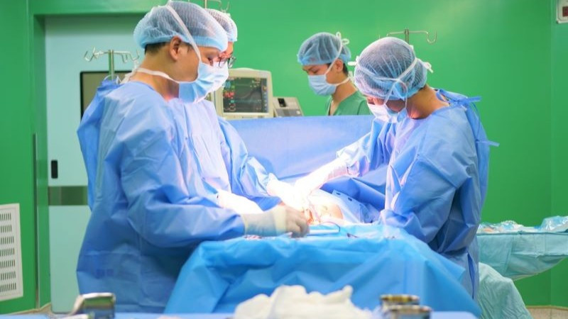 Ca mổ diễn ra thành công cứu sản phụ và thai nhi. (Ảnh: TRÚC ĐÀO)