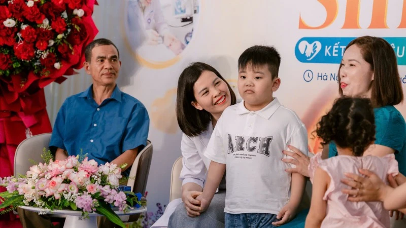 Gia đình chị Năm hạnh phúc khi cậu con trai thứ 3 chào đời khỏe mạnh.