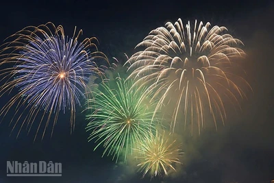 Thành phố Hồ Chí Minh bắn pháo hoa chào năm mới tại 4 điểm. (Ảnh: THẾ ANH)