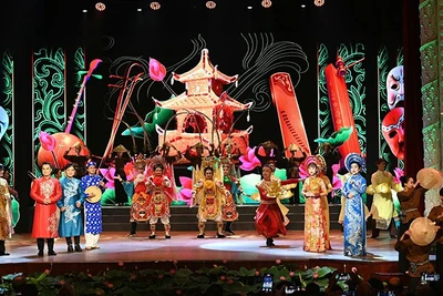 Chương trình nghệ thuật đặc sắc tại buổi lễ kỷ niệm. (Ảnh: Quốc Thanh)