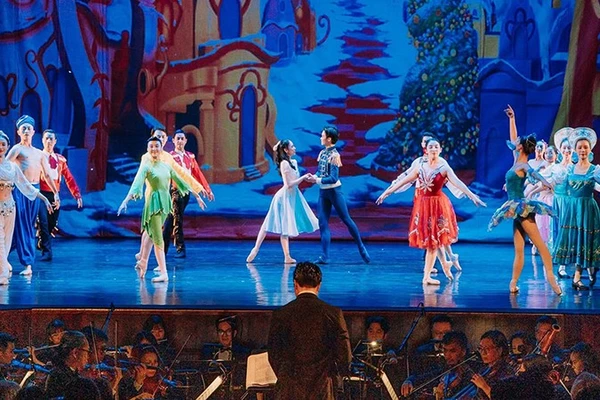 Một cảnh trong vở ballet "Kẹp hạt dẻ"(Ảnh: HBSO).