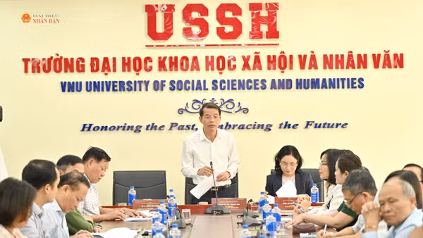 Đồng chí Vũ Thanh Mai, Phó trưởng ban Tuyên giáo và Dân vận Trung ương phát biểu chào mừng hội thảo.
