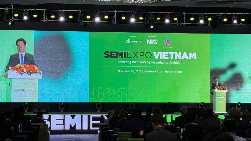 Thứ trưởng Khoa học và Công nghệ Bùi Hoàng Phương phát biểu tại SEMIExpo 2025. 