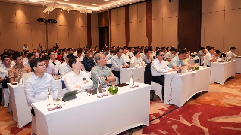 Toàn cảnh hội nghị.