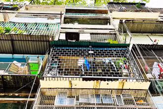Cư xá Lý Thường Kiệt, phường Diên Hồng, Thành phố Hồ Chí Minh trong tình trạng cũ, nhiều “chuồng cọp”, tiềm ẩn nguy cơ cháy nổ.