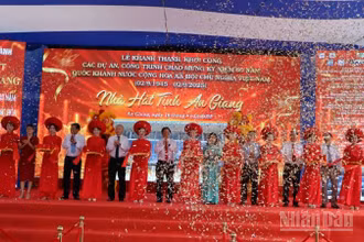 Quang cảnh khánh thành Nhà hát tỉnh An Giang.