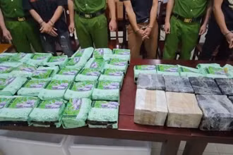 60 bánh heroin bị Công an tỉnh Nghệ An thu giữ. (Ảnh: CANA)
