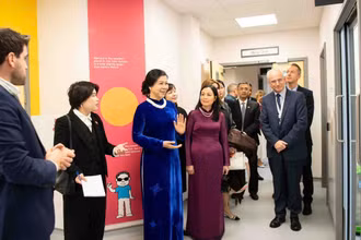 Phu nhân Tổng Bí thư Tô Lâm thăm Bệnh viện Nhi Evelina London