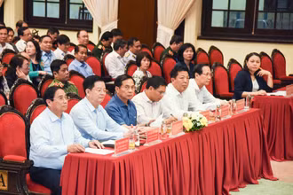 Thủ tướng Phạm Minh Chính và các đại biểu dự Hội nghị toàn quốc tập huấn về tổ chức và hoạt động của tổ chức Đảng, chính quyền, Mặt trận Tổ quốc Việt Nam, các đoàn thể chính trị ở cấp xã (mới).