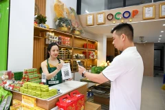 Khi không còn thuế khoán, các hộ kinh doanh buộc phải xuất hóa đơn, lập chứng từ, thực hiện kê khai định kỳ. Ảnh: THẾ ĐẠI