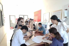 Ngoài việc đổi mới chính sách bảo hiểm thất nghiệp cần có cơ chế giúp người lao động sớm có cơ hội quay lại thị trường. Ảnh: Văn Học