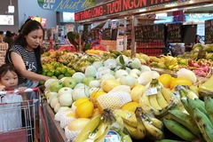 Cơ quan chức năng và các doanh nghiệp cần có những giải pháp mạnh mẽ và toàn diện hơn nhằm bảo vệ quyền lợi, sức khỏe của người tiêu dùng. (Ảnh Hải Nam)