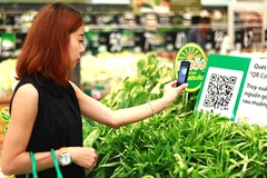 Tại nhiều hệ thống siêu thị lớn, việc gắn QR Code được sử dụng rộng rãi tạo niềm tin cho người tiêu dùng. (Nguồn Icheck.vn)