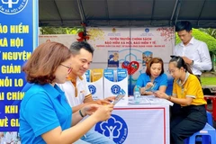 Tuyên truyền, phổ biến sâu rộng, giúp nhiều người hiểu hơn về chính sách bảo hiểm xã hội. (Ảnh THỦY HÀ)
