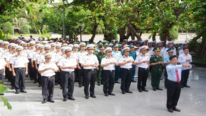 Lễ dâng hương và hoạt động bầu cử tại đảo Trường Sa diễn ra trang nghiêm