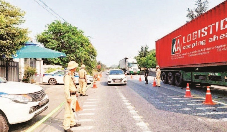 Cảnh sát giao thông Quảng Trị triển khai đồng loạt các tổ tuần tra kiểm soát bảo đảm an toàn giao thông. (Ảnh LQH) tintuc2.jpg