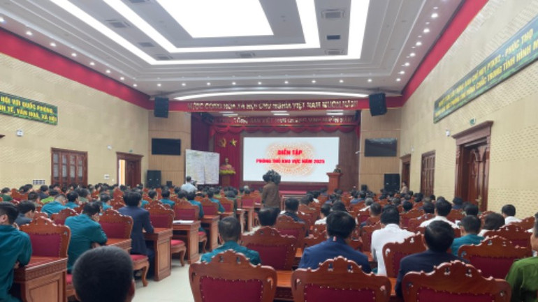 Церемония открытия оборонительных боевых учений в районе 2 — коммуны Фук Тхо и Тхач Тхат, город Ханой. img-0729.jpg